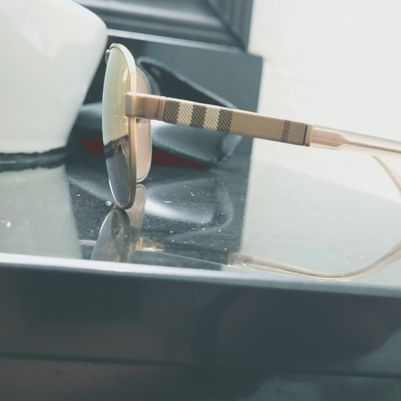 Burberry limited edition Sunglasses - Picture 2 of 4